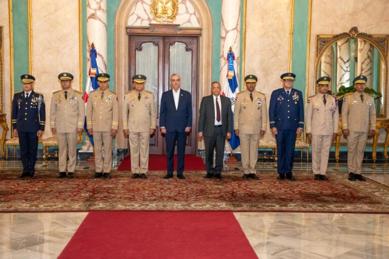 Abinader-juramenta-nuevos-comandantes-del-Ejercito-Fuerza-Aerea-y-director-de-la-Policia-Nacional-8