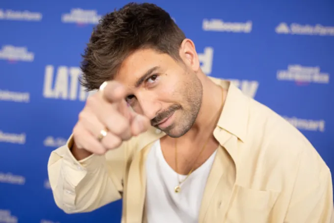 Pablo-Alboran-cr-Christopher-Polk-billboard-1800