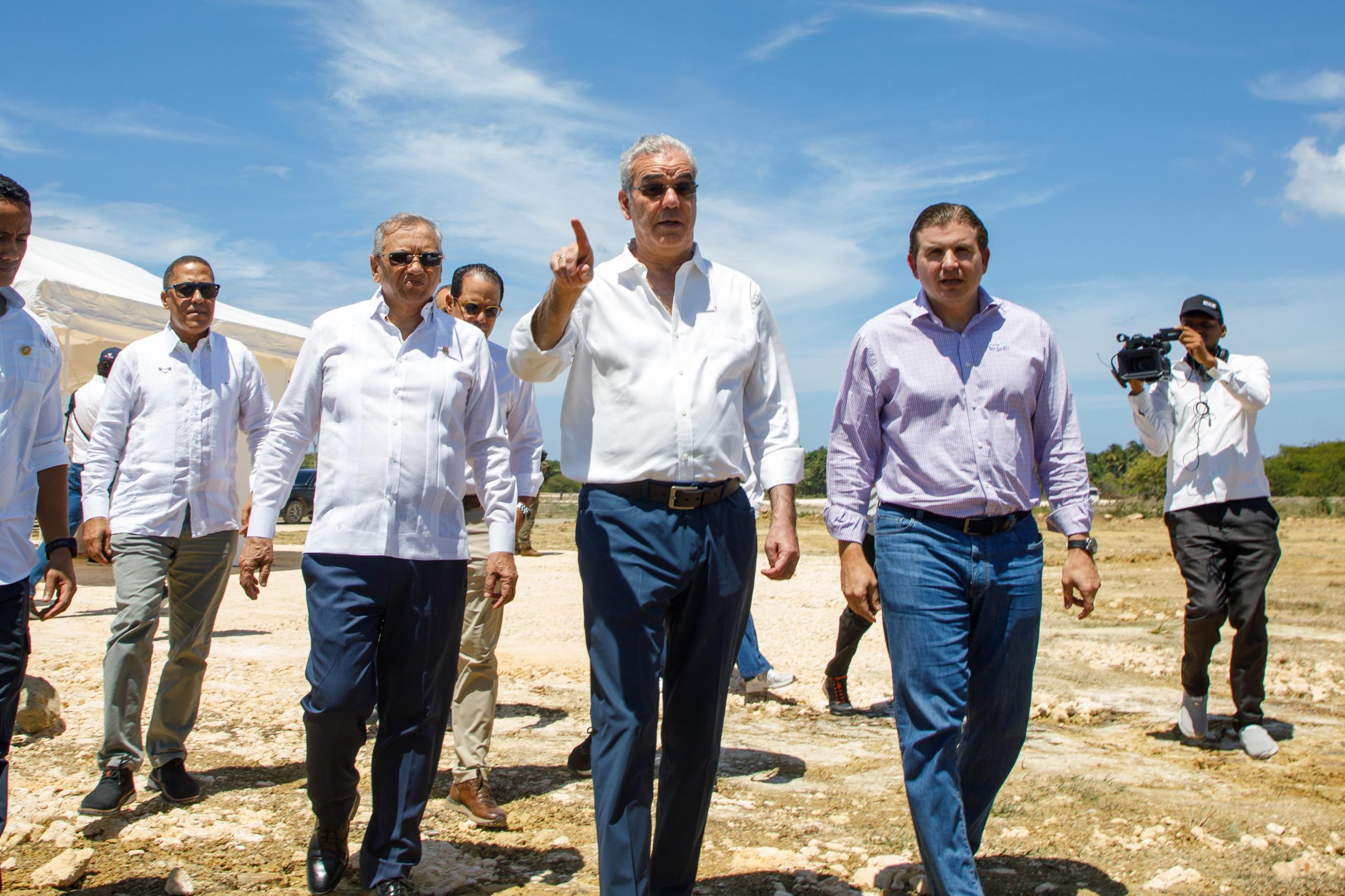 Presidente-Abinader-realiza-visita-al-proyecto-turistico-Punta-Bergantin-en-Puerto-Plata-3-scaled